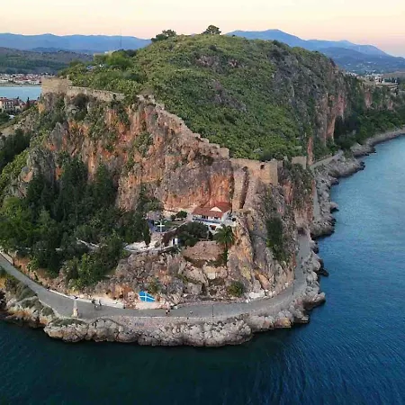 Floras House Апартаменты