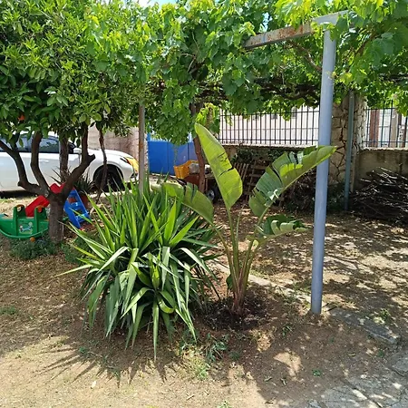 Floras House Apartment