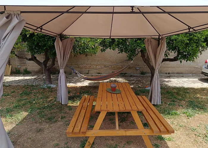 Floras House Apartment